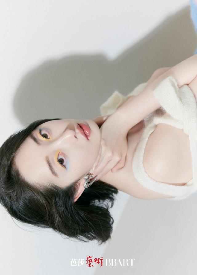 蒋梦婕最新时尚大片 撞脸周冬雨