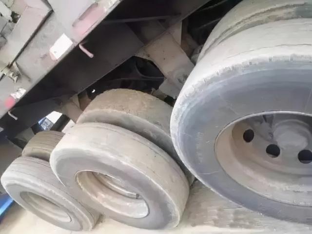 "吃胎"这个词还是挺准确得,顾名思义就好像轮胎被咬了一口.