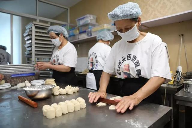 嫦娥奔月图案的月饼，嫦娥奔月月饼团圆是什么节日（上海的花式月饼你都吃过吗）