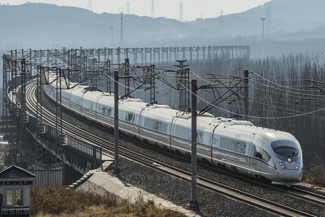 青岛火车站在哪个区，青岛哪个火车站离栈桥最近（青岛市区市民去胶南坐车太远了）