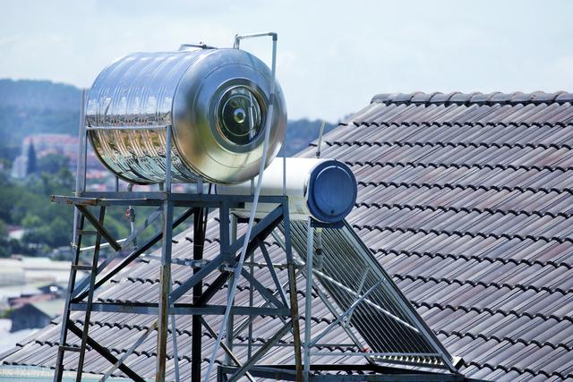 太阳能板热水器，光源太阳能热水器好吗（曾遍布农村的太阳能热水器为何很少人用了）