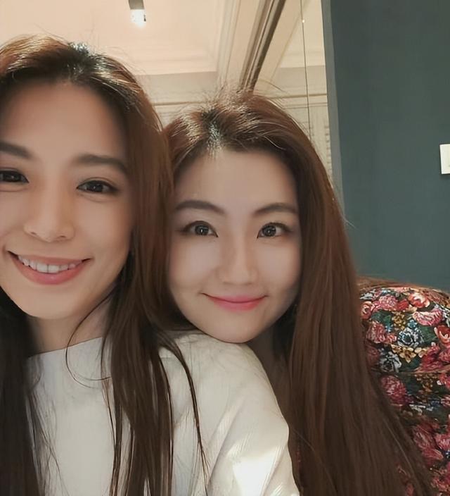 闺蜜头像三人一萌一酷一霸气，三人闺蜜头像:)『三个人的友谊，不一定有一个是多余的』微信（SHE合体为Hebe庆生）