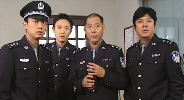 1,《八卦神探》:该剧讲述的是警员薛丹仁和车季菲利用玄学和科学共同