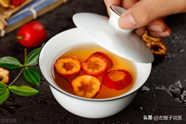 干山楂片泡水的功效，山楂不仅能降压降脂，还能抗癌