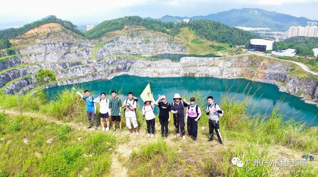 森林天坑怎么下去，迷失森林怎么下天坑（油麻山 防空洞 天坑）