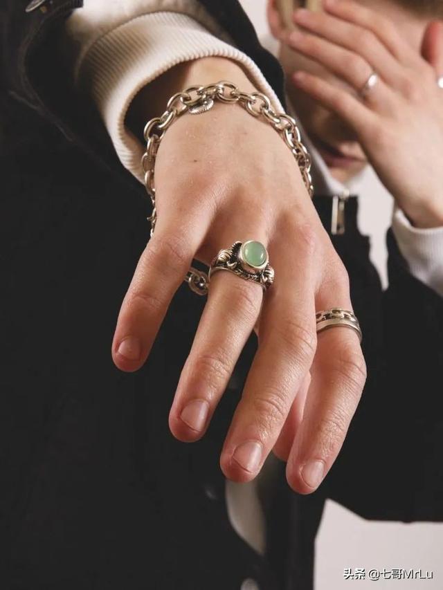 男生戴戒指10个手意义图，男带戒指左右手的含义怎么说（男人戒指：权力有多大）