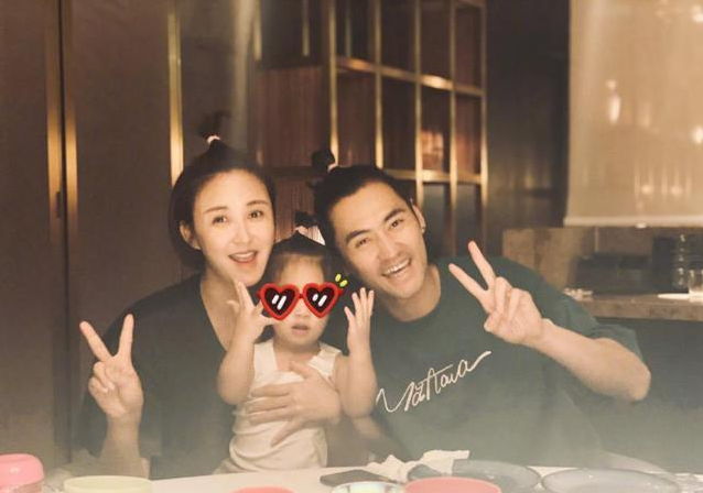 袁弘张歆艺婚礼，袁弘张歆艺人生若只如初见（张歆艺与袁弘坐路边吃饭）