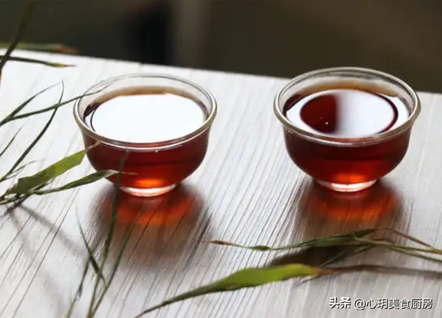 买茶叶时应该注意哪些事情，去茶叶市场买茶叶需要注意什么（选购茶叶的注意事项有哪些）