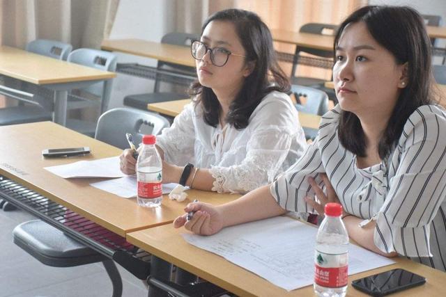 文理分科如何选择，女生高一文理分科如何选择（“理科生跟文科生”哪个发展好）