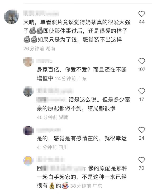 刘强东和章泽天，章泽天刘强东晒合照（女方打扮可爱青春显得二人像父女）