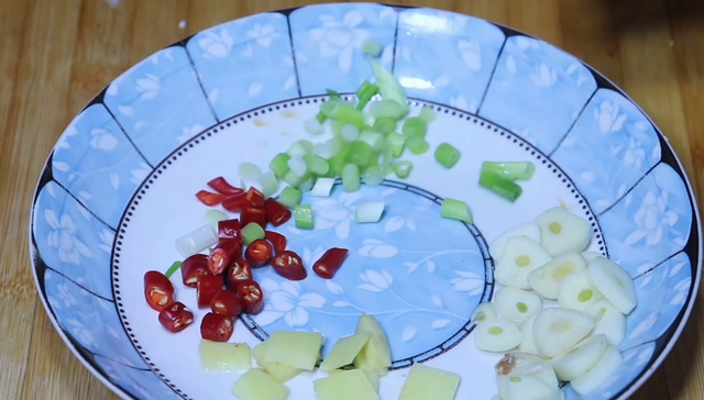 白菜炖粉条的家常做法，排骨白菜炖粉条的家常做法（诀窍原来都这里）