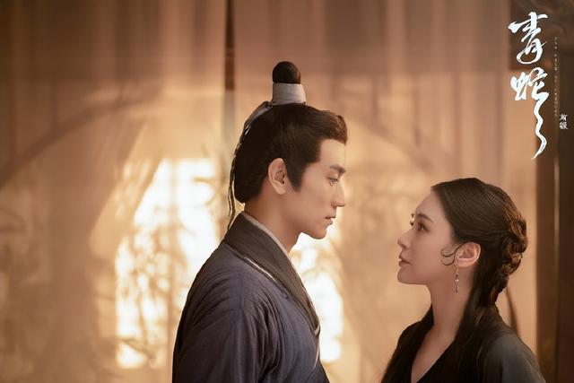 41岁阿娇太美了！新片饰演青蛇宛如出水芙蓉，网友：真的好美
