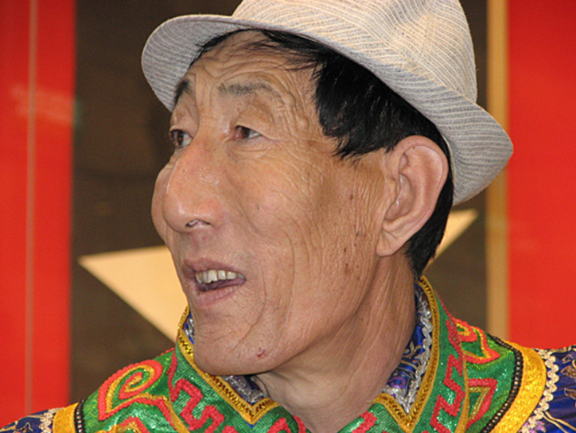 世界上有没有巨人，世界上真的存在巨人吗（中国2.48米“女巨人”）