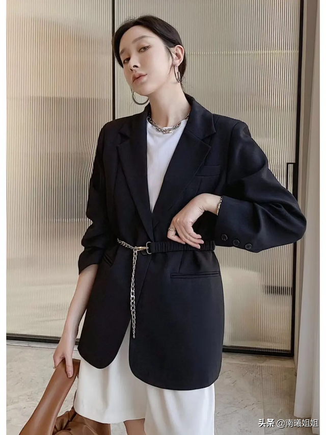 气场强大的女人的表现，气场强大的女人特征（若你身上有这3个“特征”）