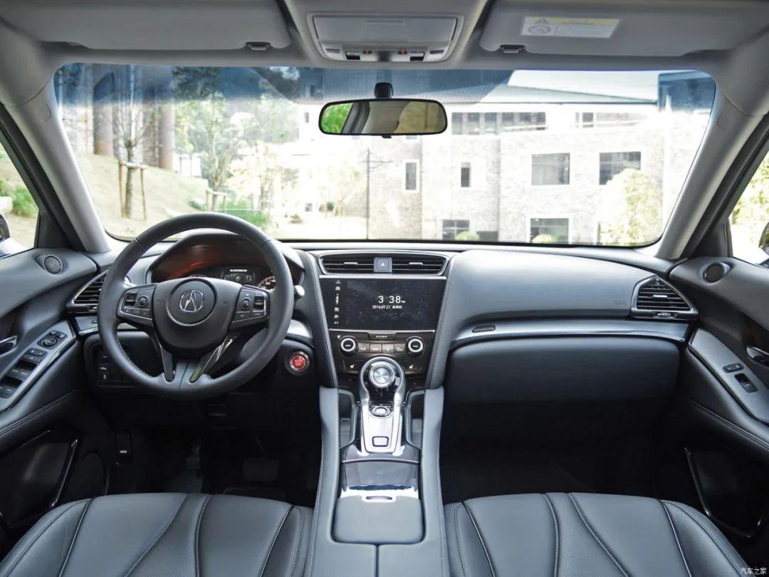 内饰设计依然是大家熟悉的讴歌风格,环抱式的中控台整体感很强,除了一