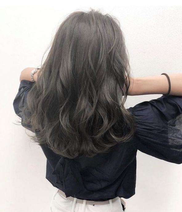 头发染什么颜色好看显白,2022年显白又洋气的发色