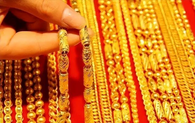 合金项链会掉色吗，合金饰品一般保色多久（掉钻/变形/划痕…黄金珠宝最常见的售后问题有哪些）