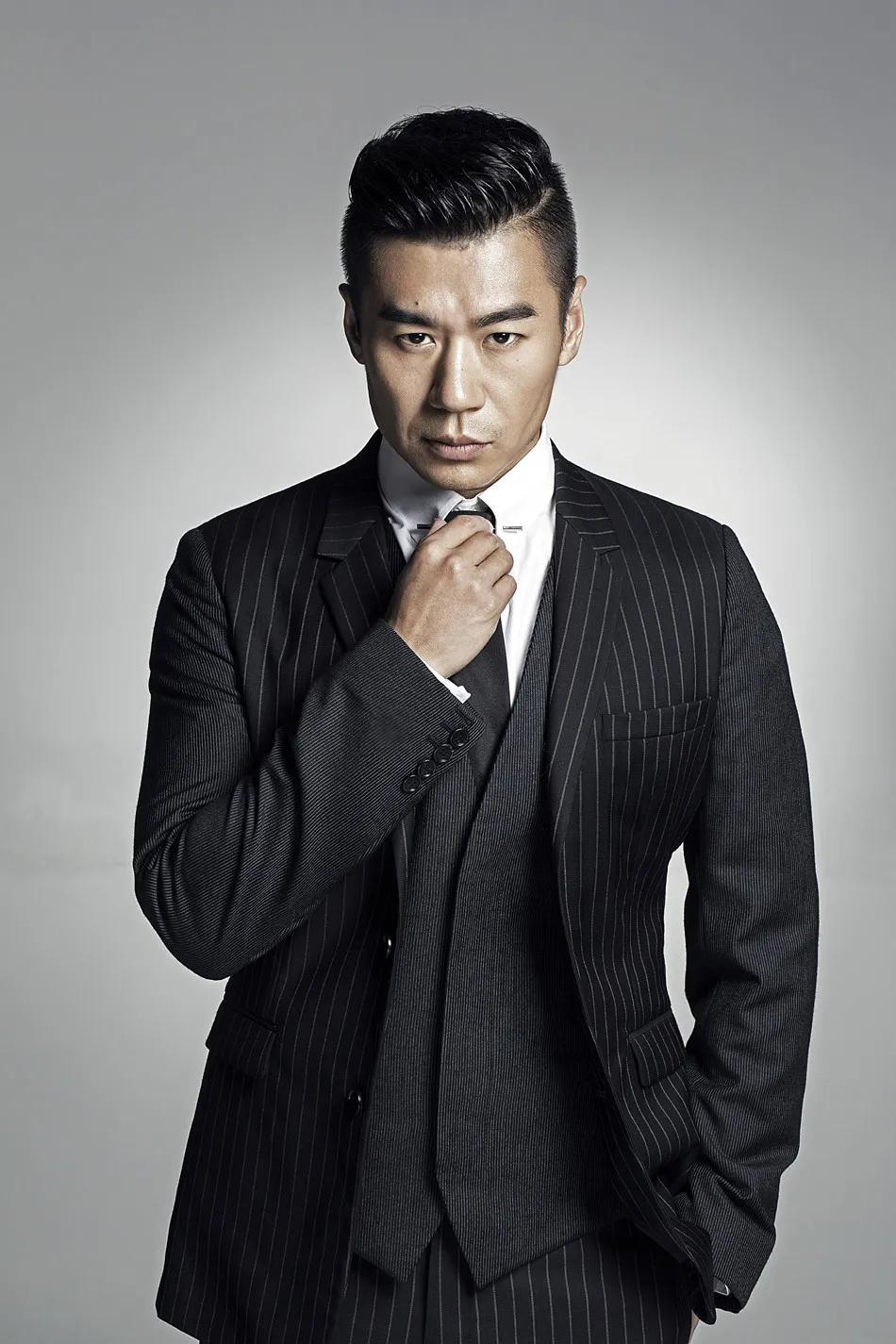 我军区高层研究决定由雷战(徐佳饰)童苡萱 郭艳 闪嘉晨 傳浤鸣 徐洪浩