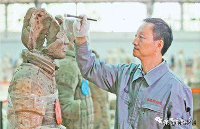 兵马俑是什么材料做的，兵马俑都是用什么做成的（兵马俑涂蓝色居然是超导材料）