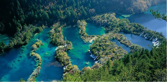 九寨沟旅游景点，九寨沟旅游景点以及简介（自带滤镜的绝美圣地）