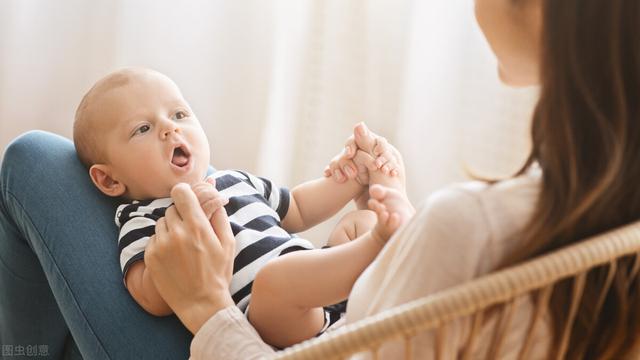 语言发育迟缓的孩子怎么干预治疗，幼儿发育迟缓的干预与治疗（语言发育迟缓康复方向很重要）