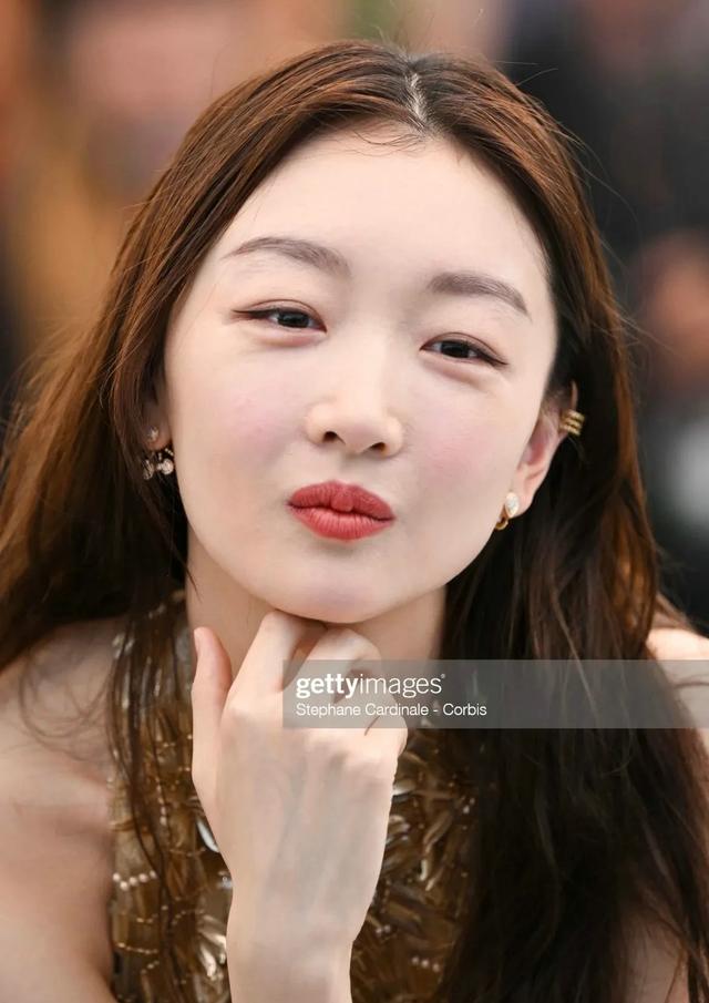 周冬雨多少岁了今年多大，32岁周冬雨被质疑面相变了