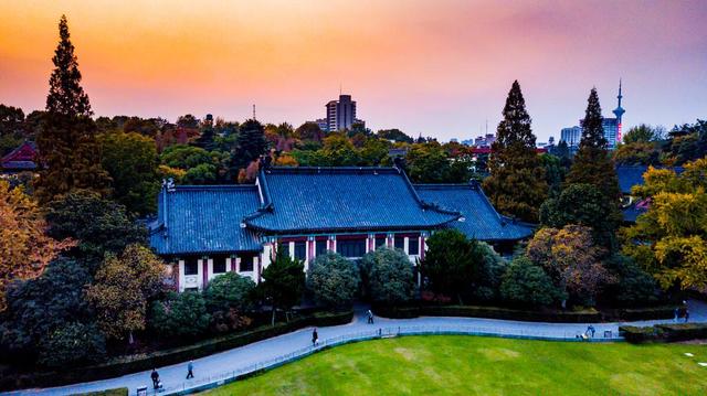 湖南师范大学是双一流大学吗，湖南财政经济学院是不是双一流大学（湖南师范大学和南京师范大学）