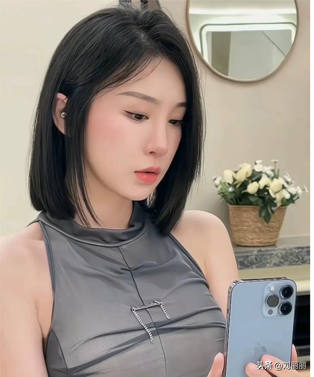 瘦脸发型大集合，瘦脸发型大集合怎么弄（3种美到上瘾女发）