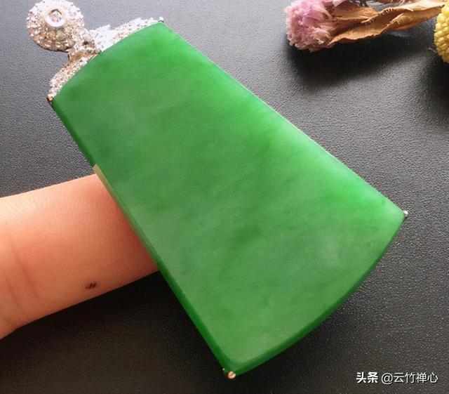 翡翠应该如何挑选好，建议先看完这篇文章