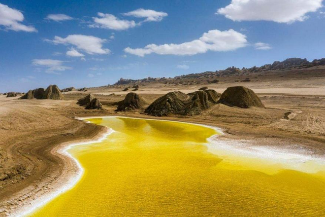 水为什么是透明的，为什么水是透明的（红的黄的粉的绿的五彩的）