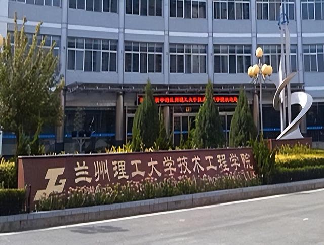 国家电网招收什么专业的学生，国家电网限制专业吗（国家电网认可的10所大学）