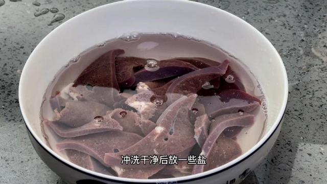 女人吃猪肝有什么好处，猪肝一周吃几次补血（多吃“4红3黑2绿”）