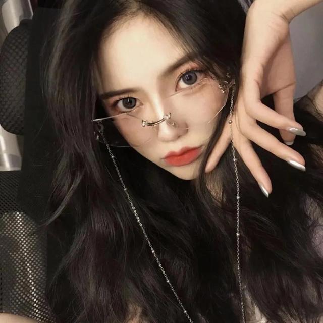 女孩微信头像文雅有气质，文艺有气质的微信女生头像  阳光触碰嘴角的弧度（别让时光偷走你上扬的嘴角）