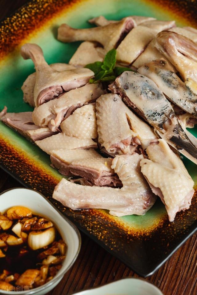 鸭子吃什么东西作为食物，吃鸭子和什么食物相克（中国人，怎么这么会吃鸭）
