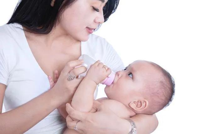 1-7天新生儿奶量标准奶粉，孩子智商低的10大特征（新生儿人工奶喂养及月龄段奶量）