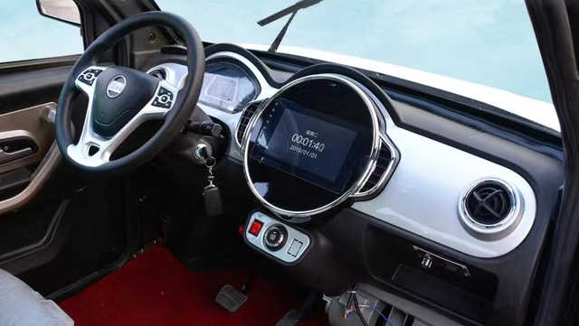 全封闭老年代步车，封闭式可上路老年代步车（适合老年人代步、接娃）