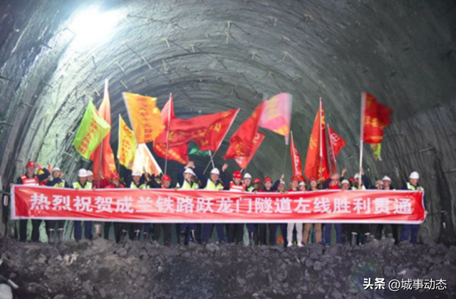 西宁去青海湖怎么去，西宁去青海湖怎么去最方便（成兰铁路取消九寨沟线路后）