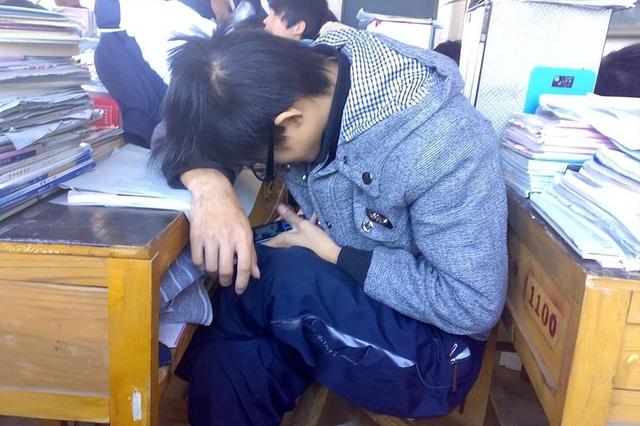 14岁孩子看不健康网站怎么样沟通,14岁的孩子叛逆不上学怎么办(学生用