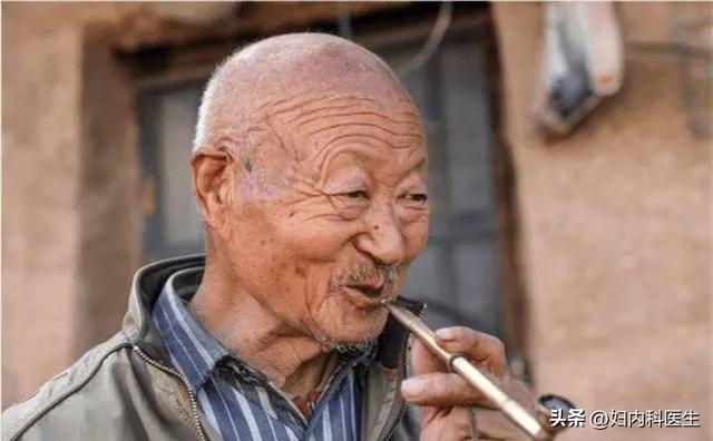 脸黑是什么病，脸黑是什么病症（如何通过脸色表情判断身体的毛病）