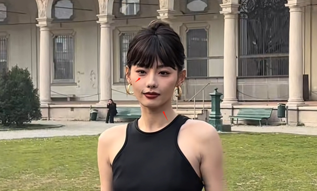 张嘉倪真人长相分析，鱼尾纹深重到不像35岁