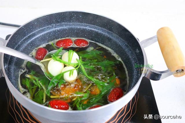 艾草可以吃吗，插门上的艾草可以吃吗（遇见艾叶摘回家）