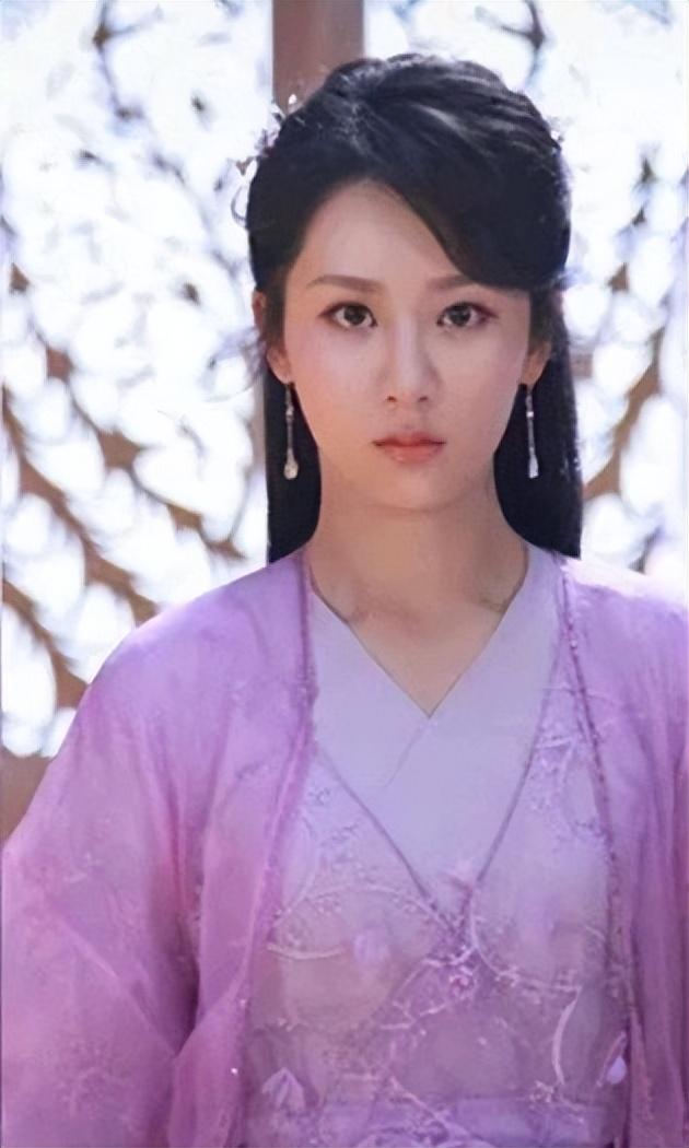 “京圈富婆”杨紫：兰博基尼打赌，绯闻男友众多，被张雪迎戴绿帽