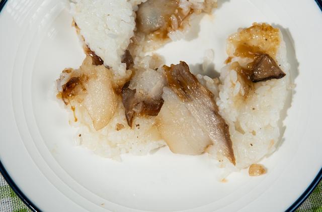 普通的饭团怎么做，普通的饭团怎么做视频（可能是最快吃一顿饭的方式）