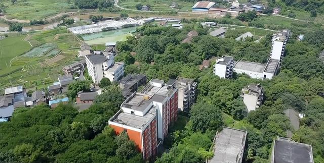 重庆市工业学校，重庆市工业学校2021招生简章（北碚这所中专校园荒废了13年还保留完好；30多年前比大学还吃香）
