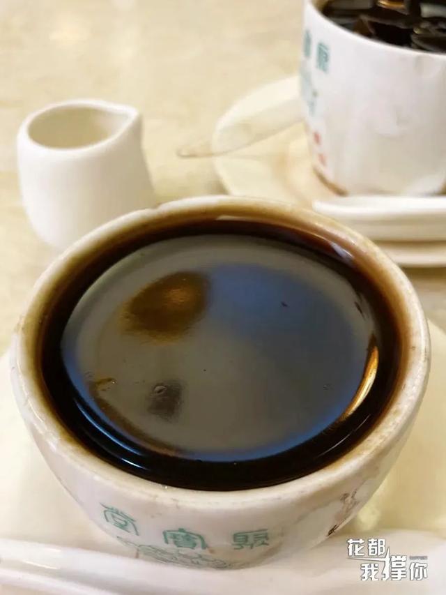 湿气重的人吃龟苓膏会怎么样，湿气重的人能吃龟苓膏（这天气就该来碗龟苓膏）