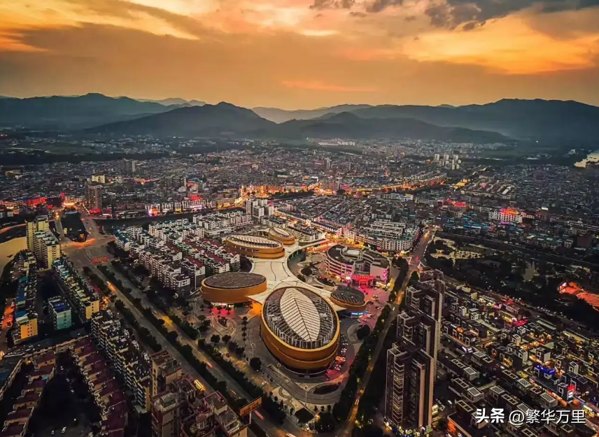 赣州有几个县(赣州政治地位怎么这么高)