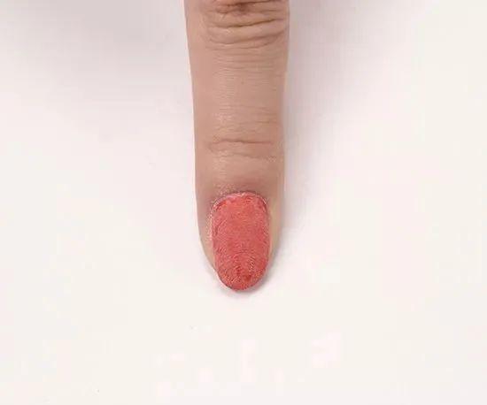 美甲怎么快速卸掉，怎么快速把美甲卸掉（最全的正确的涂甲油胶步骤——卸甲的操作步骤教程）