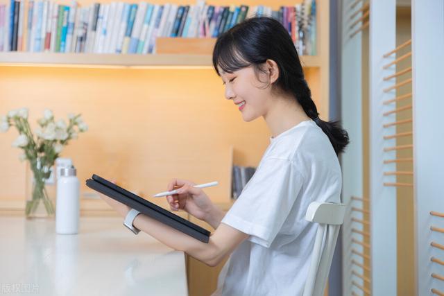 怎样和男生聊天找话题吸引他，吸引男生的聊天方法是什么（十分钟吸引相亲中的优质男）