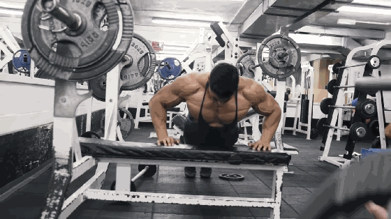 锻炼腹肌胸肌最有效的方法图，一组动作帮你全方位雕刻胸肌