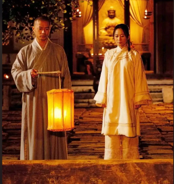 气质和教养是装不出来的，内心很干净人的特点（她的五官和轮廓是所有女演员中最美的）